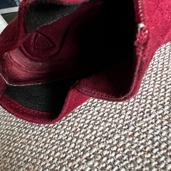 Cranberry Liz Claiborne Zippered Ankle Boots in GREAT Condition, Rarely Worn - Picture 12 of 12